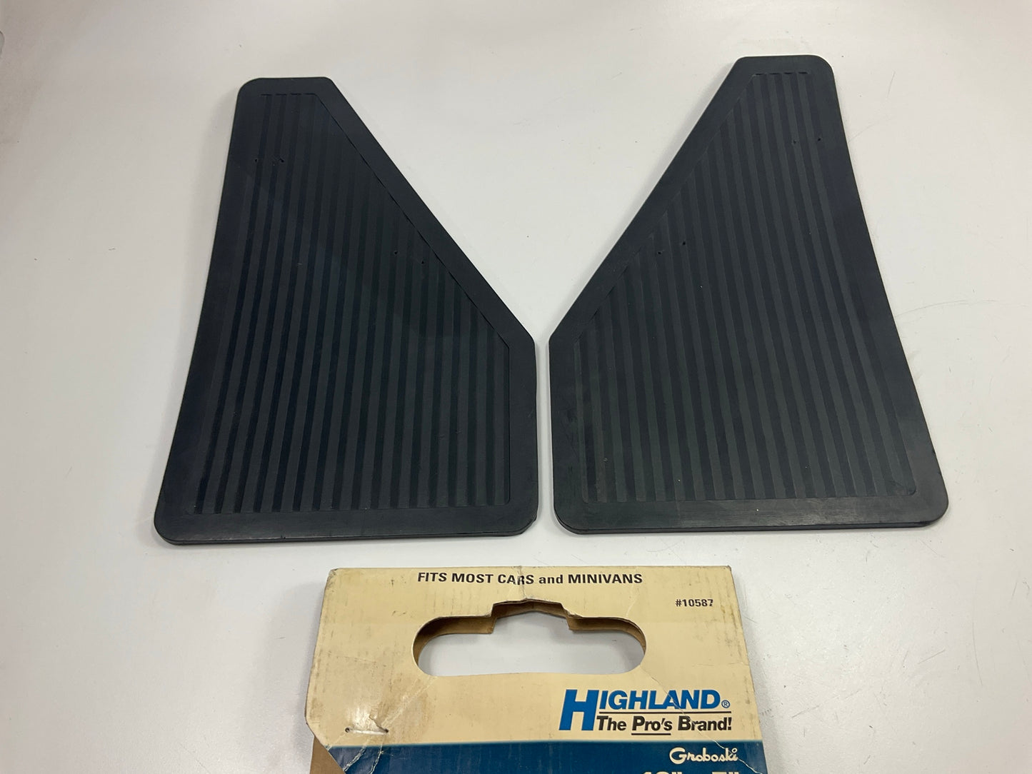 Highland Group 10587 Black Heavy Duty Rubber Splash Guard, 13''x7'', Universal