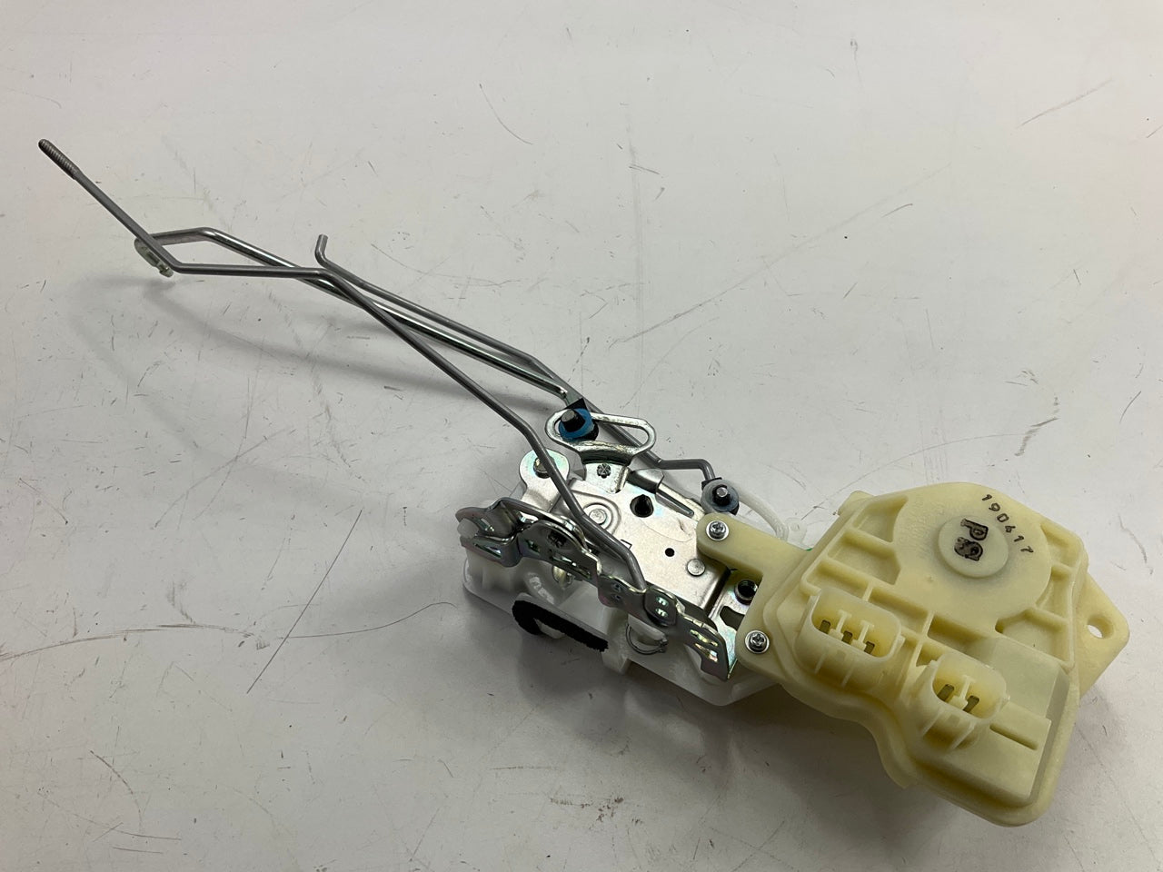 NEW - OEM 72150-SAA-G22  Front Driver Side Door Latch For 2007-2008 Honda Fit