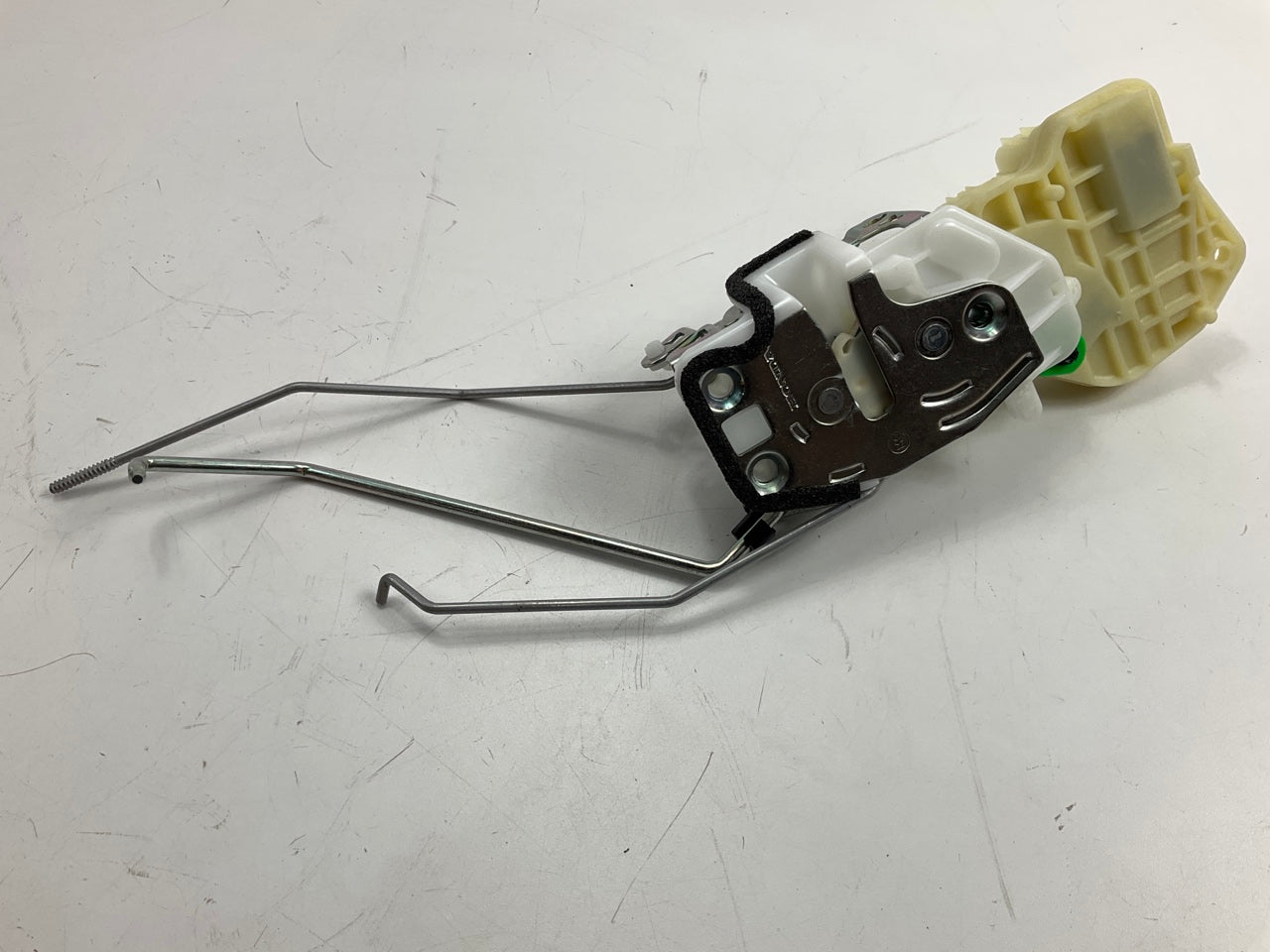 NEW - OEM 72150-SAA-G22  Front Driver Side Door Latch For 2007-2008 Honda Fit