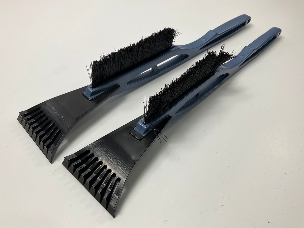 (2) Hopkins 19513  22'' Super Deluxe Snowbrush W/ Bear Claw Ice Scraper
