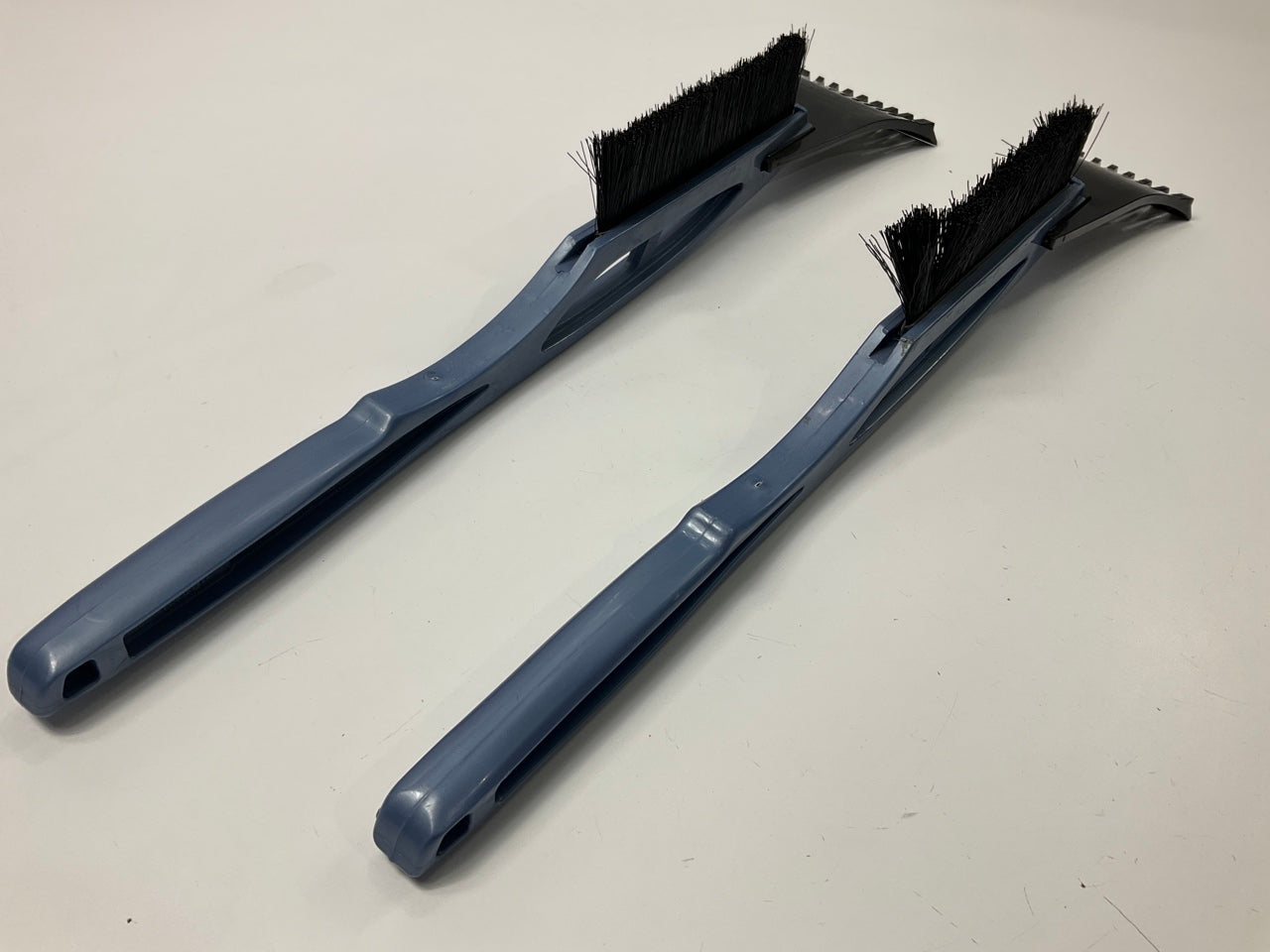 (2) Hopkins 19513  22'' Super Deluxe Snowbrush W/ Bear Claw Ice Scraper