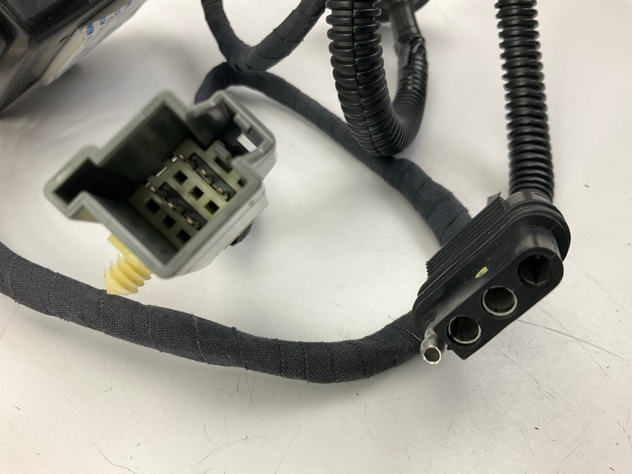 Hopkins 41235 Trailer Wiring Harness Connector Kit - 2005-2006 Chevrolet Equinox