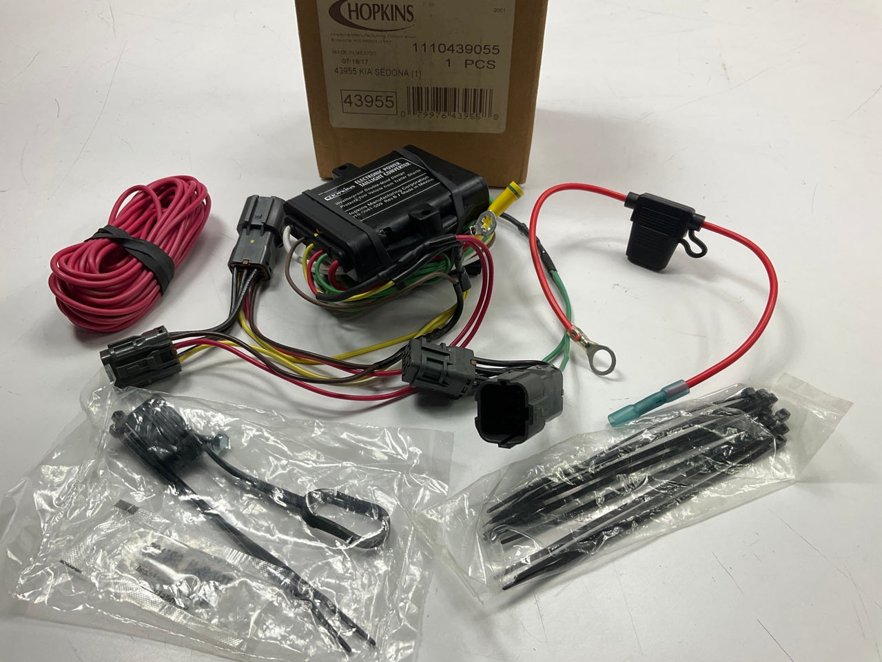 Hopkins 43955 Plug-In Simple Vehicle To Trailer Lights Wiring Wire Harness Kit