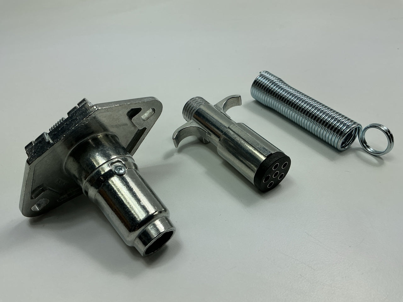Hopkins Towing Solution 52007 6-Pole Round Heavy Duty Trailer Tow Connector