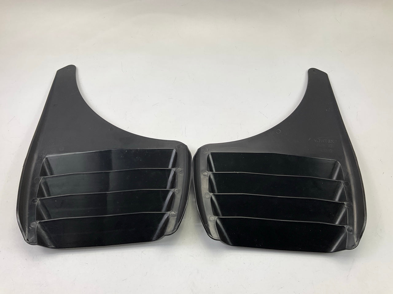 Hopkins 76005 Universal Vented Size ''B'' Splash Guards / Mud Flaps, 12''x17.5''