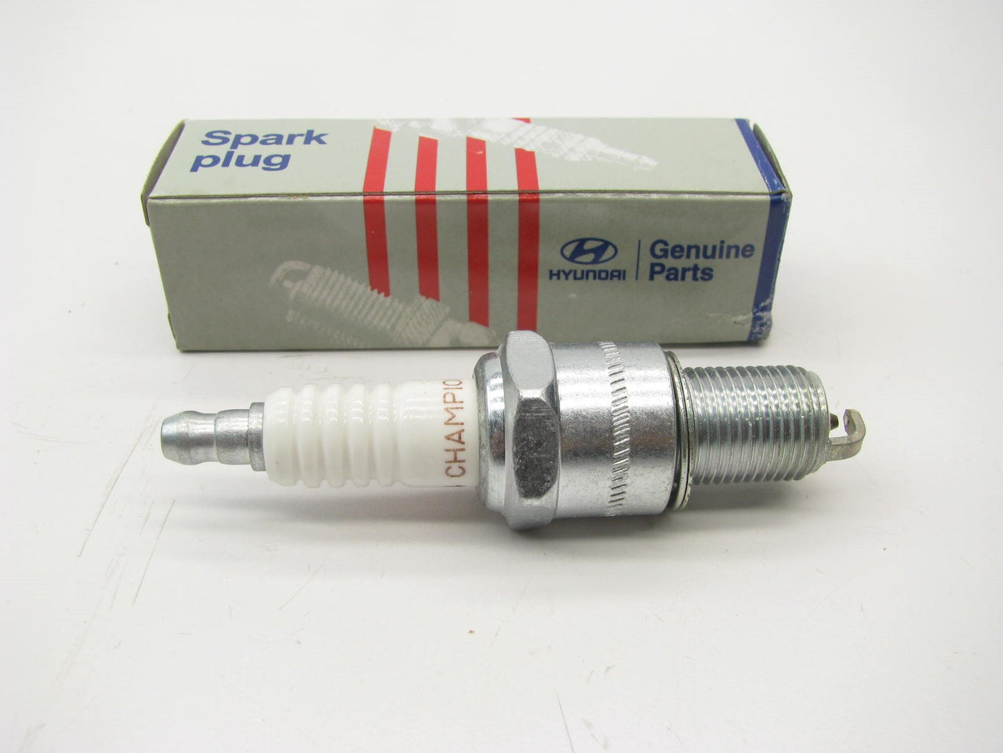 NEW GENUINE Spark Plug OEM For  2001-2004 Santa Fe  1995-2004 Sonata 2.4L 3.0L
