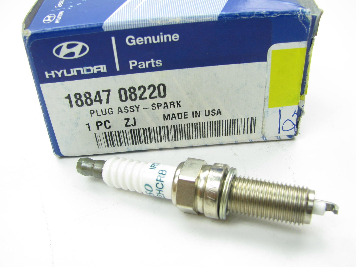 (1) NEW Denso ZXU22HCR8 Spark Plug OEM For Hyundai 1884708220