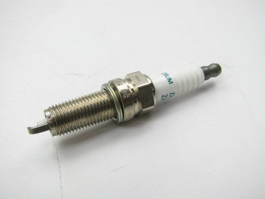 (1) NEW Denso ZXU22HCR8 Spark Plug OEM For Hyundai 1884708220