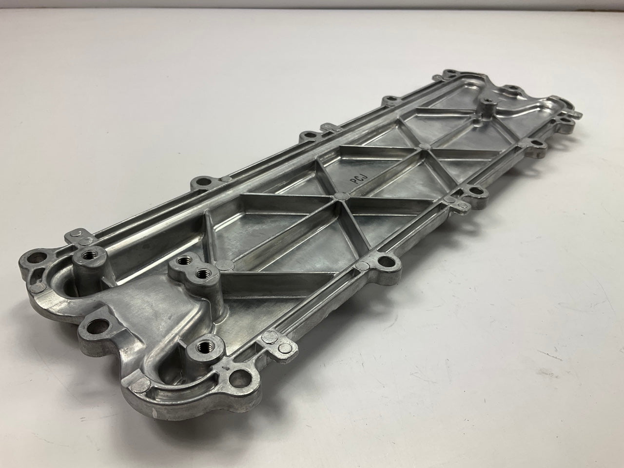 NEW 4.6L 5.0L V8 Cylinder Block Valley Pan Cover OEM For Hyundai 211163F301