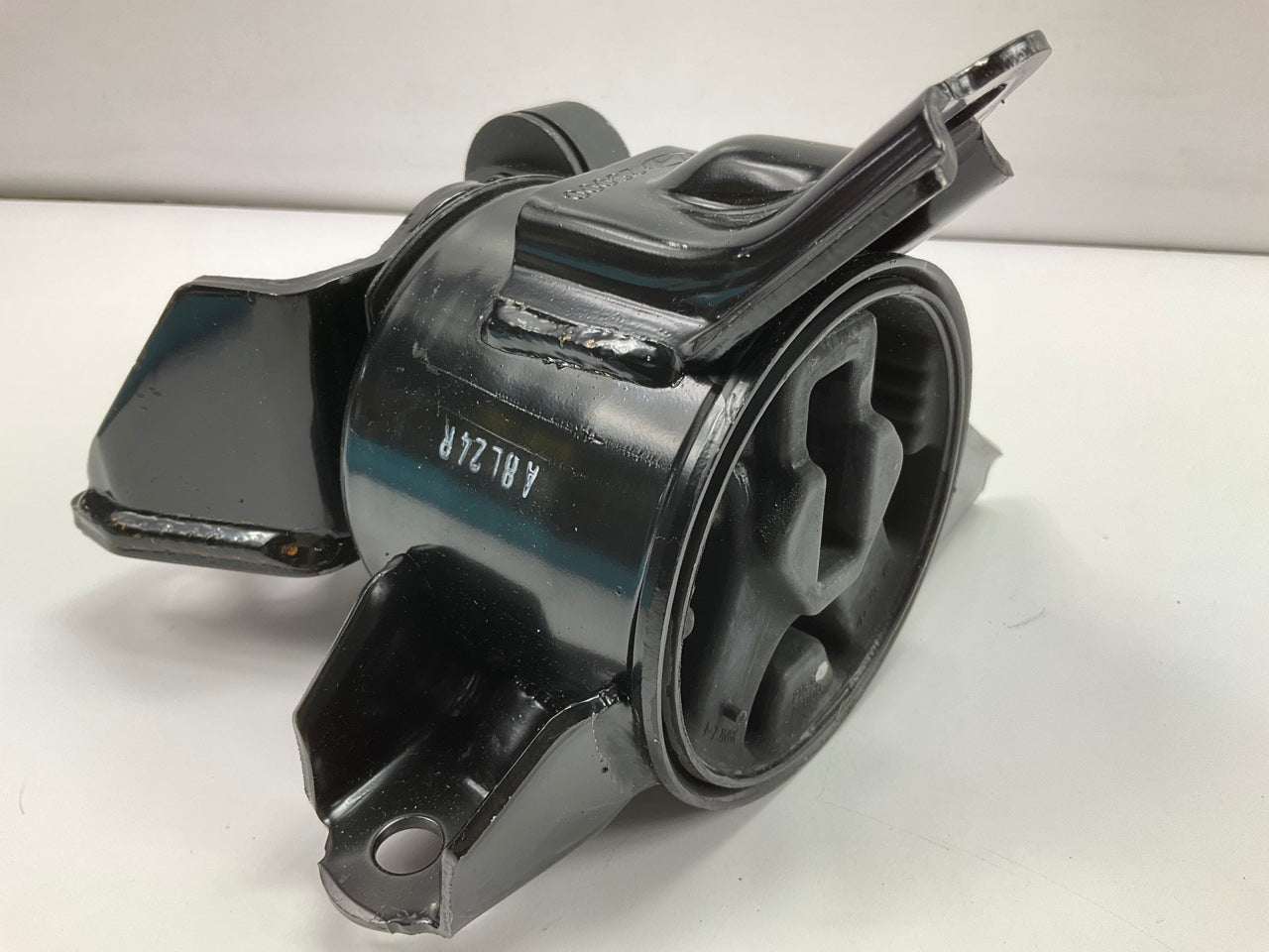 NEW Automatic Transmission Mount OEM  For 2010-2013 Hyundai Tucson 218302S000