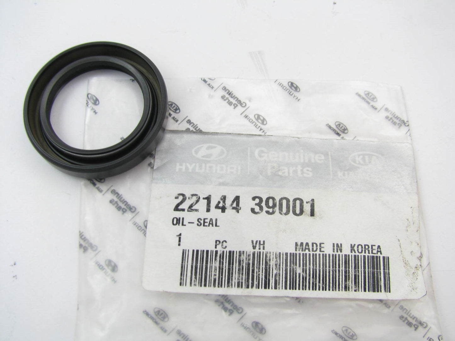 NEW GENUINE Camshaft Oil Seal OEM For 01-09 Hyundai 2.7L 3.5L V6  2214439001
