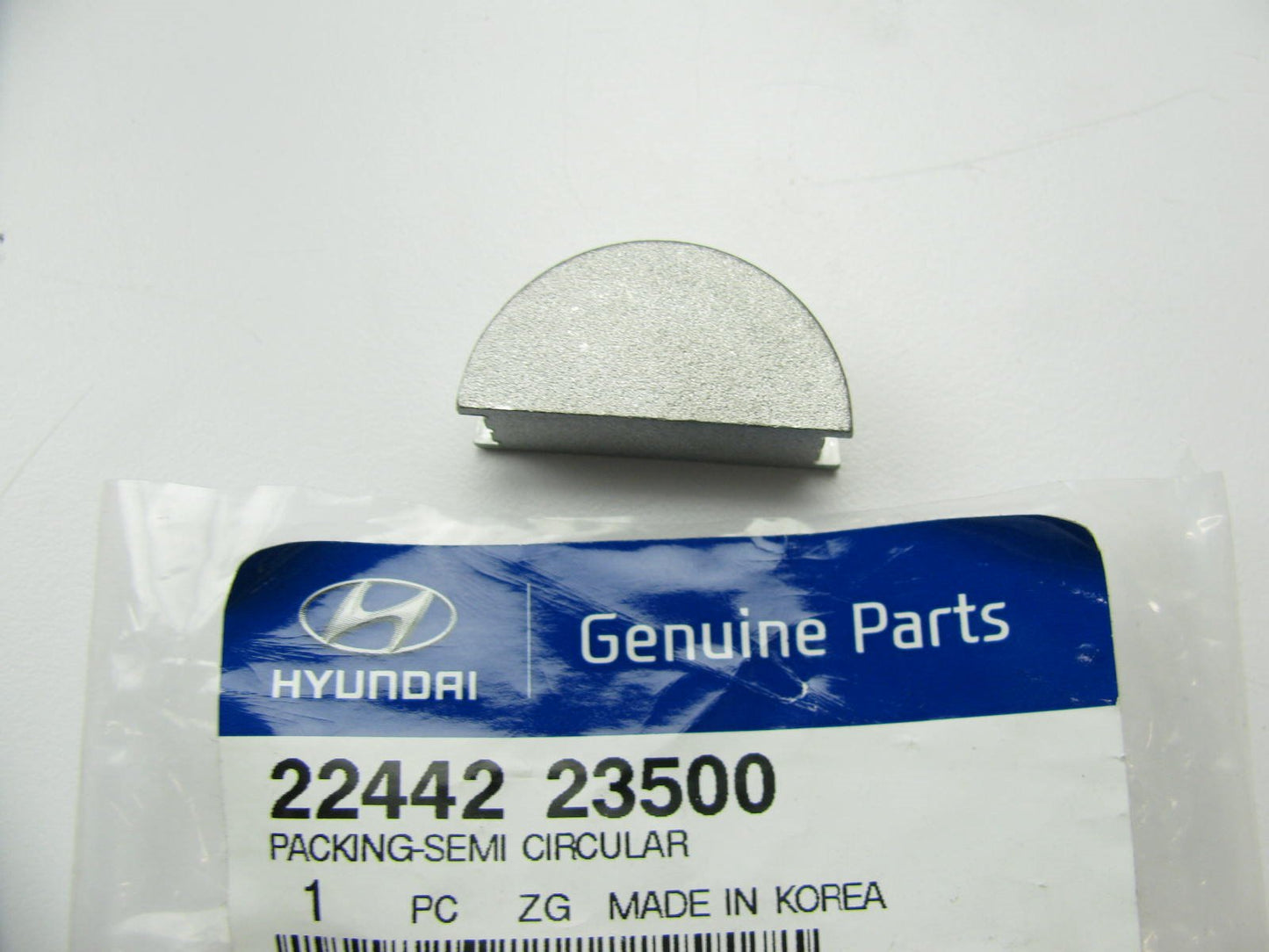 NEW - OEM 2244223500 Engine Camshaft Valve Cover Plug For Hyundai