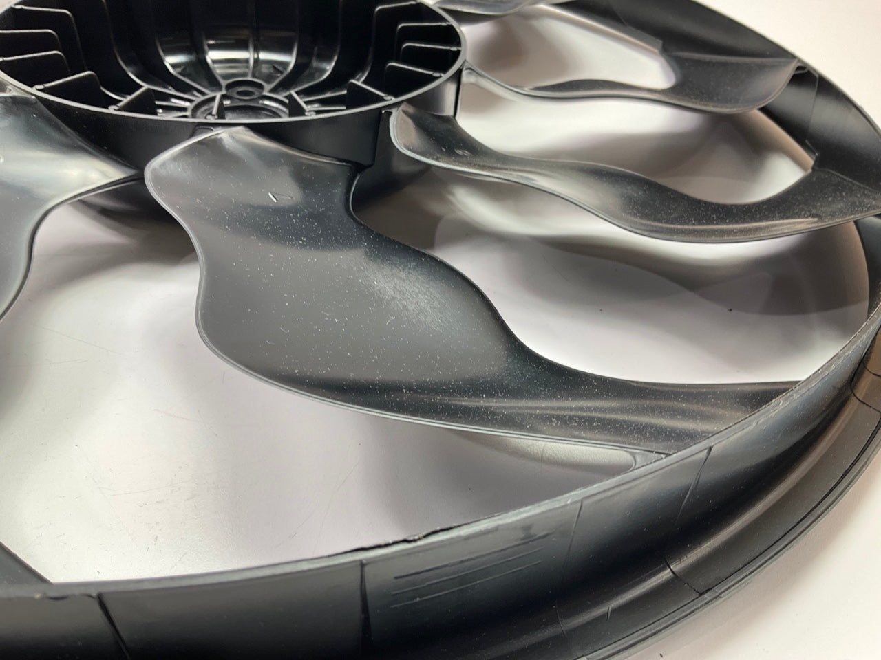 NEW - OEM 252313M250 Engine Cooling Fan Blade For 2009-14 Genesis, 2011-16 Equus