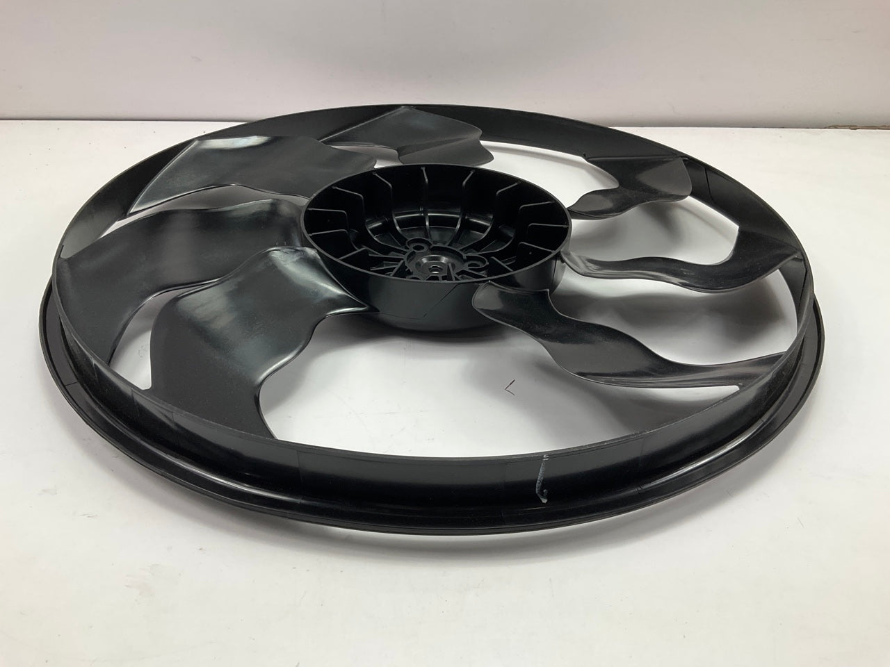 NEW - OEM 252313R000 Engine Cooling Fan Blade For Hyundai