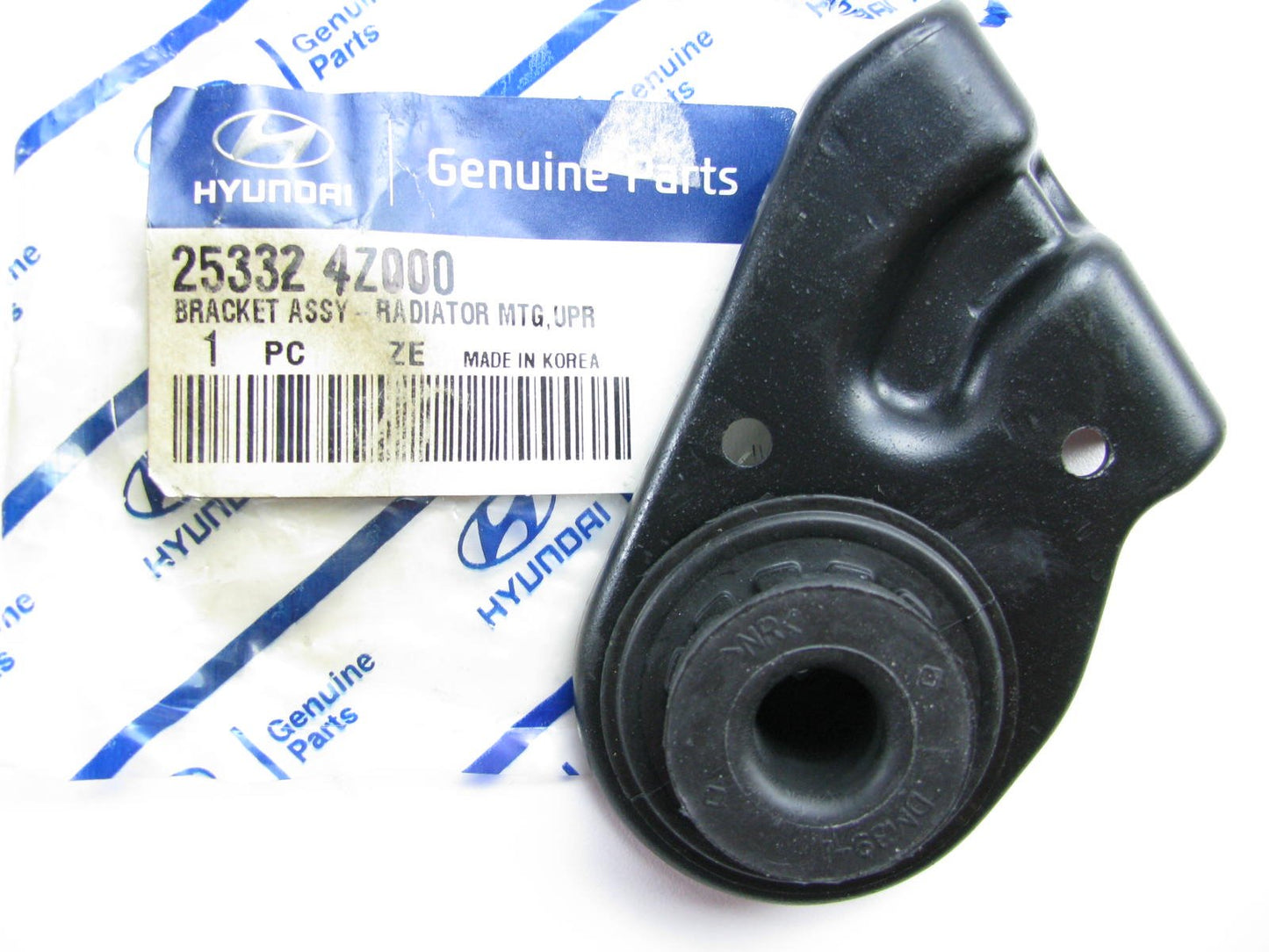 New Genuine Radiator Mounting Bracket Upper OEM For 2013-15 Santa Fe  2.4L 4-CYL