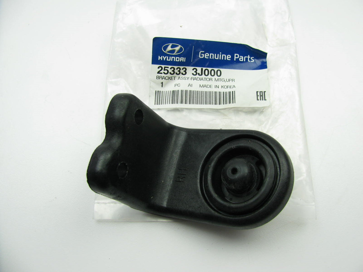 NEW Upper Right Radiator Mount Bracket OEM For 2007-2012 Hyundai Veracruz