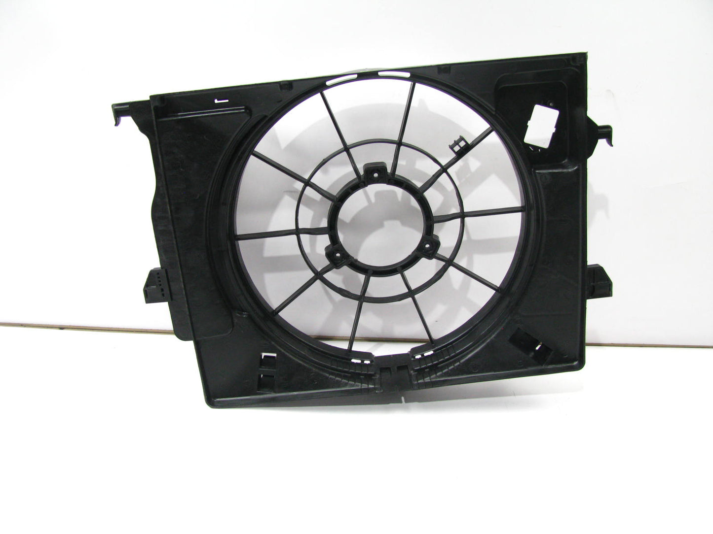 NEW Electric Cooling Fan Plastic Shroud OEM For 2012-2015 Accent, 12-17 Veloster