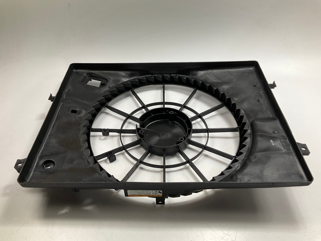 NEW GENUINE Engine Cooling Fan Shroud OEM For 2007-09 Hyundai Tucson 253502E500