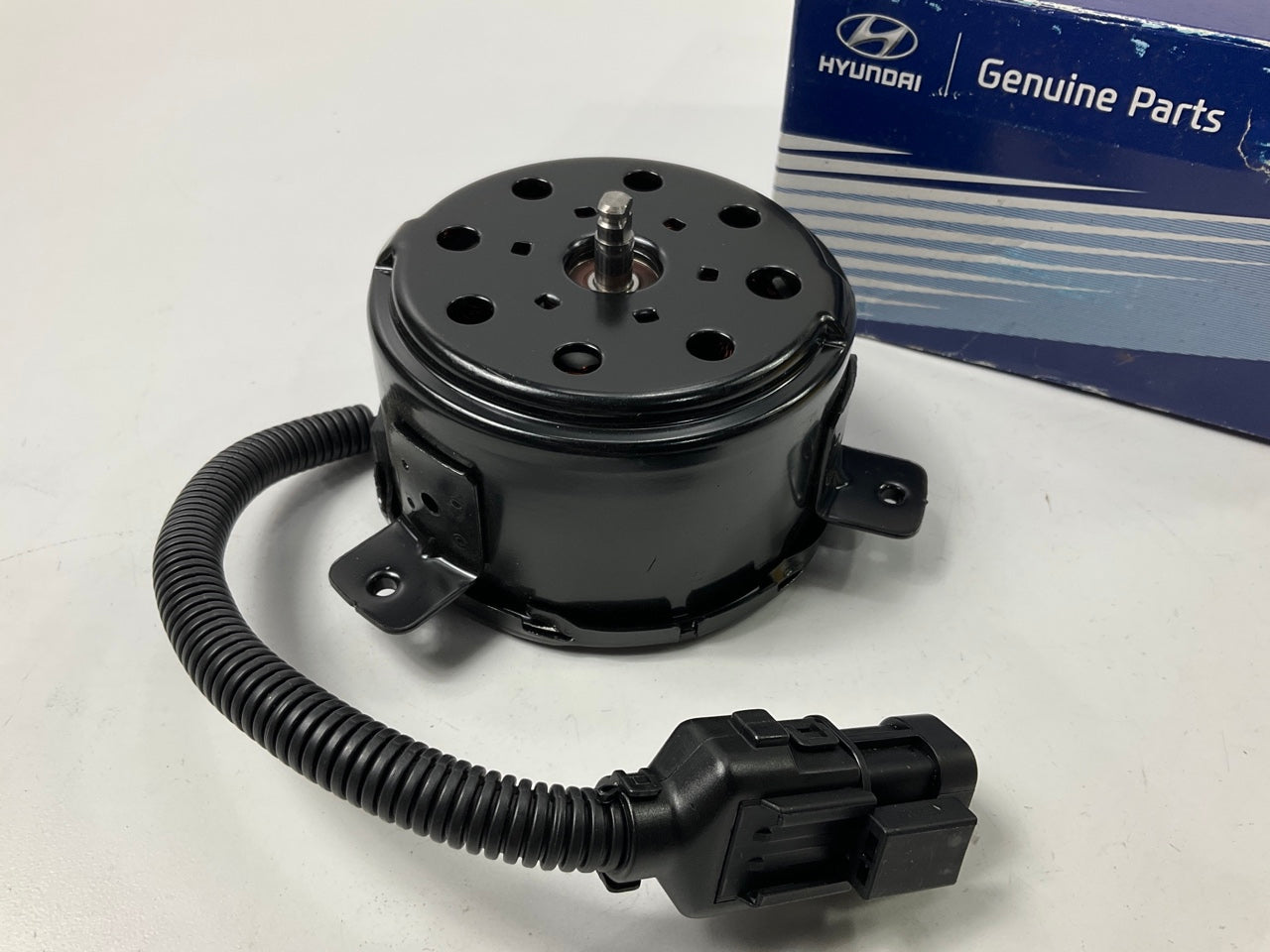 Engine Radiator Cooling Fan Motor OEM For 2001-2006 Hyundai Santa Fe 2538626100