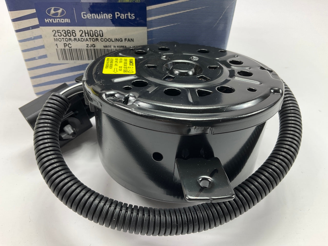 NEW GENUINE Radiator Fan Motor OEM For 2010 Elantra Manual Trans 253862H060