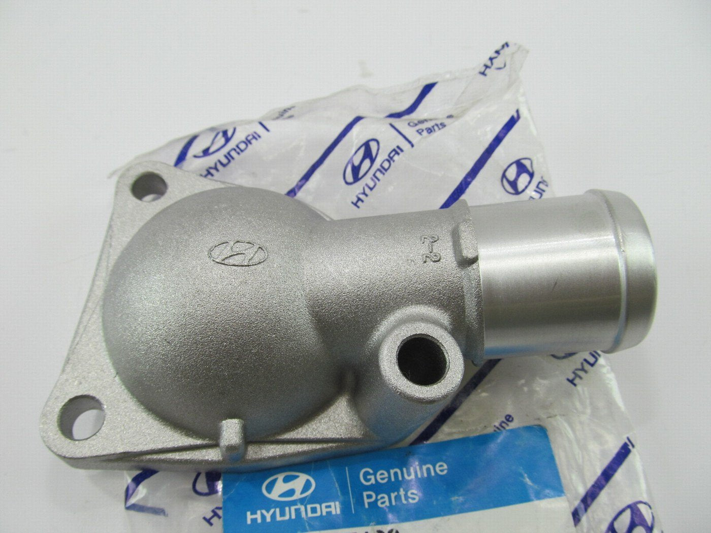 Engine Coolant Thermostat Housing Cover OEM For Hyundai 2.7L V6 25631-37100