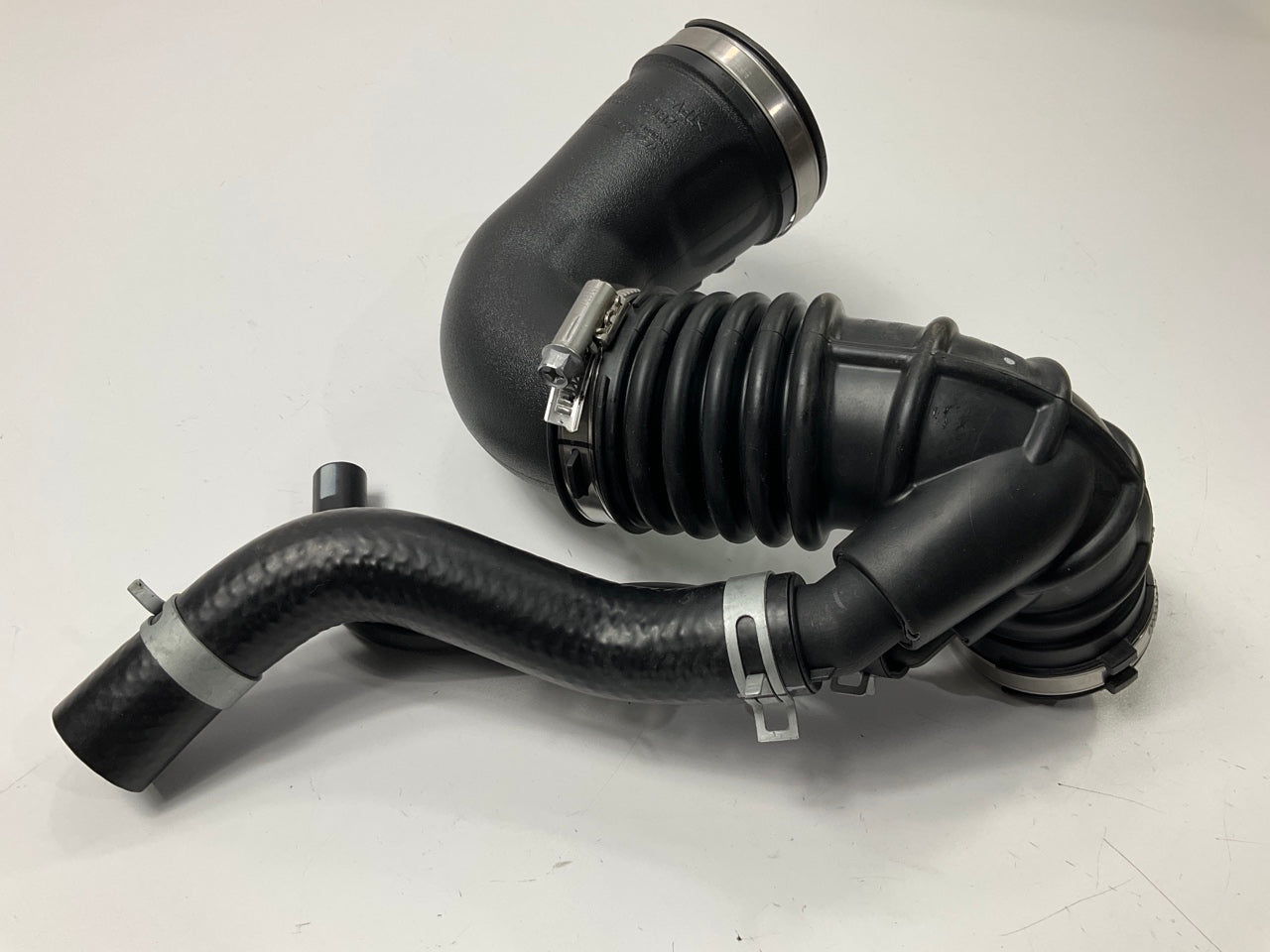 NEW Left Driver Side Air Intake Hose OEM For 17-22 Genesis 3.3L Turbo 28130D2000