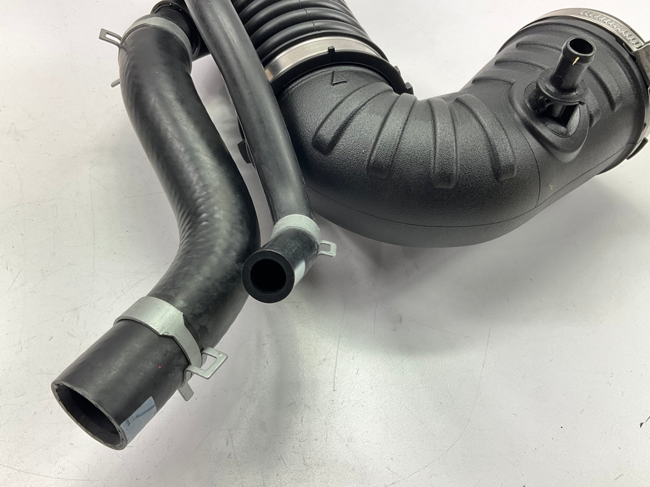 Right Side Air Intake Hose OEM For 17-22 Genesis G80 G90 3.3L TURBO 28140D2000