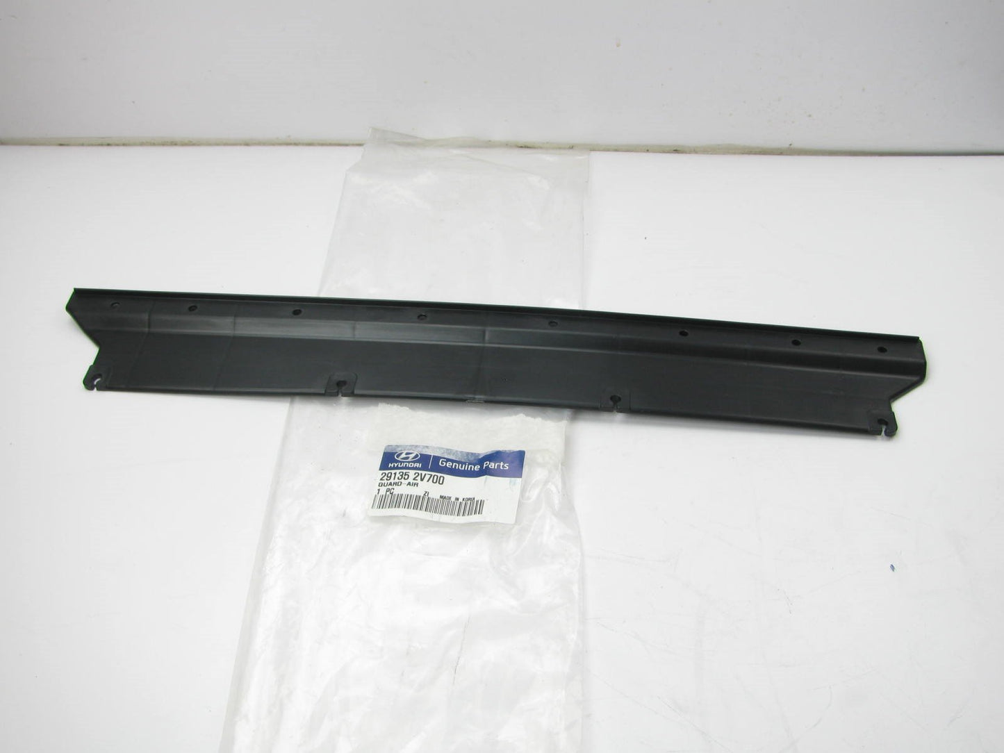 New Genuine Radiator Support Upper Baffle OEM For 2013-16 Veloster W/ Turbo Only