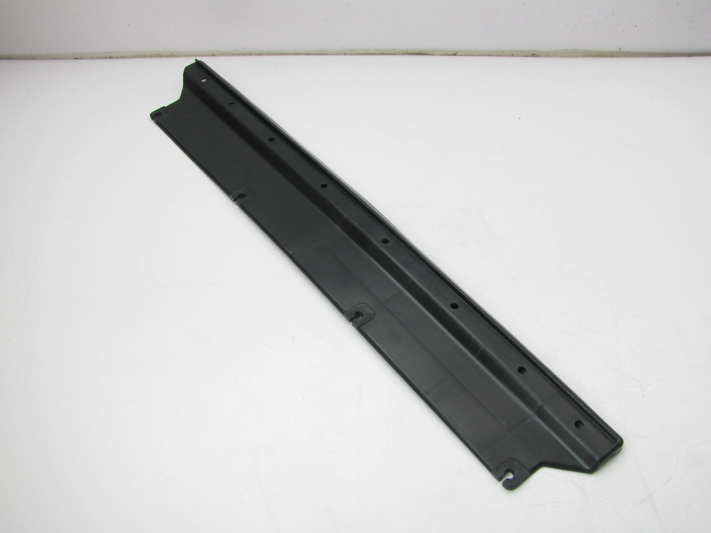 New Genuine Radiator Support Upper Baffle OEM For 2013-16 Veloster W/ Turbo Only