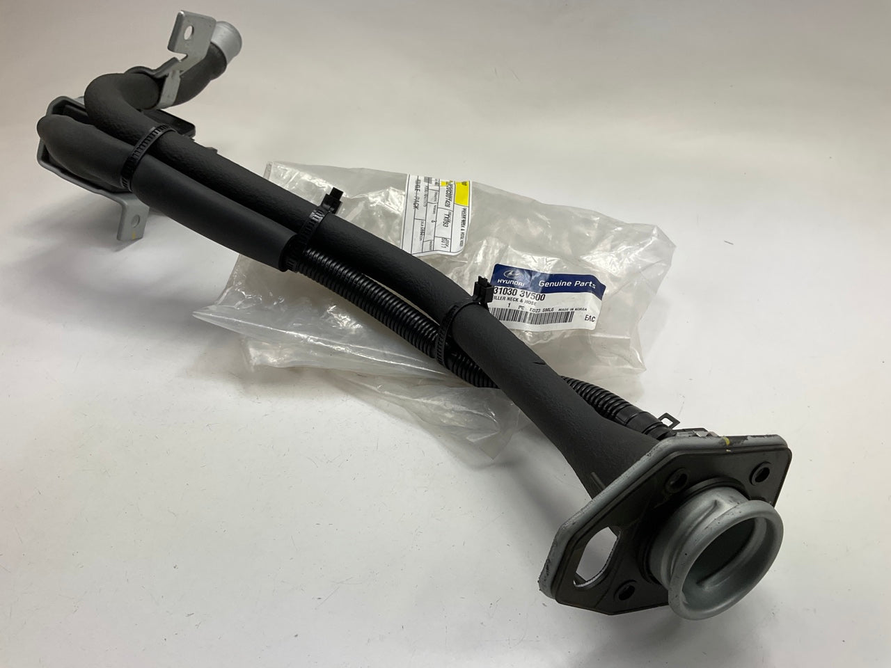 NEW - OEM 310303V500 Fuel Filler Hose Neck For 2011-2017 Hyundai Azera