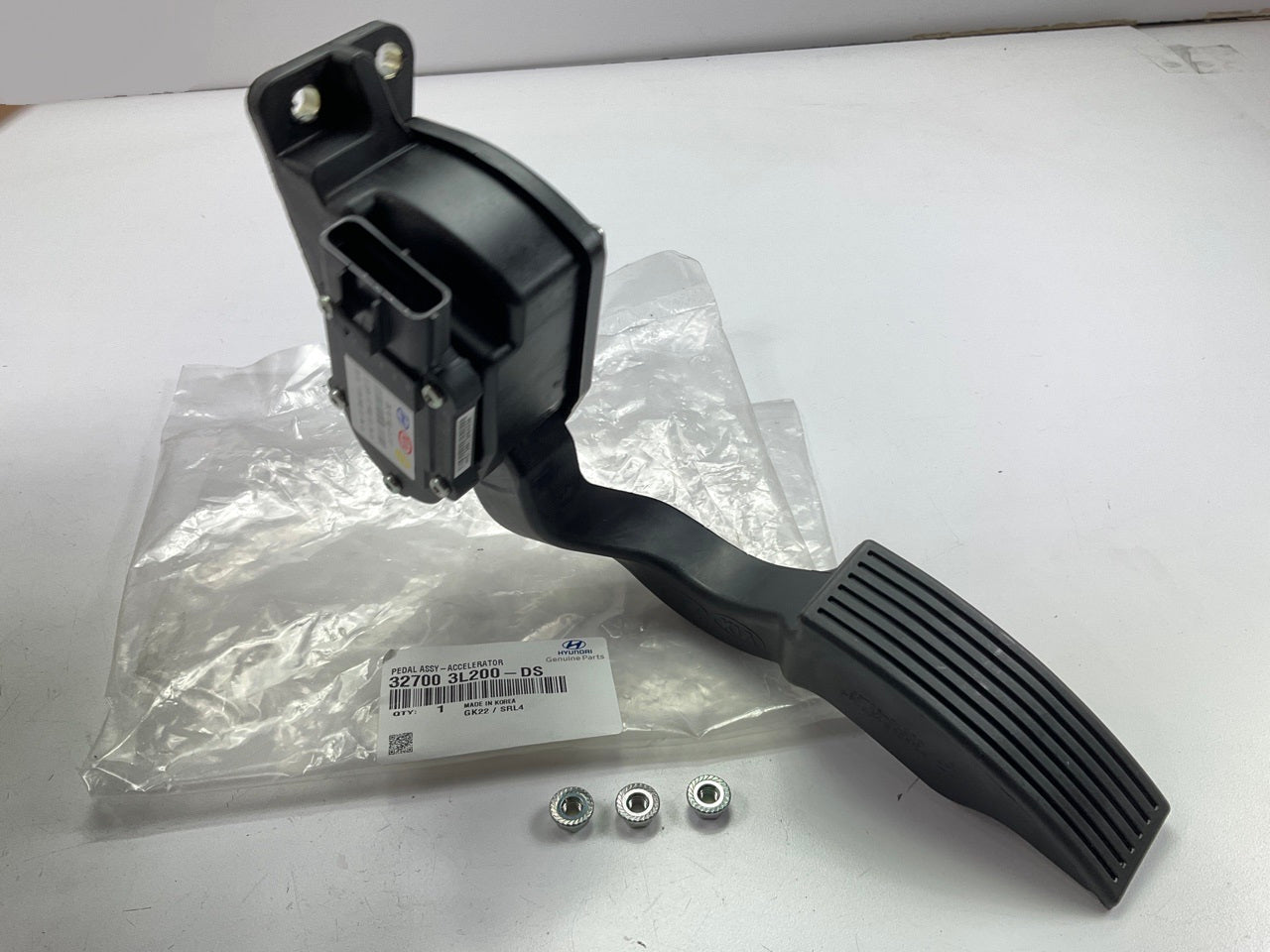 NEW Gas Throttle Pedal With Sensor OEM For 2006-2009 Hyundai Azera 327003L200-DS
