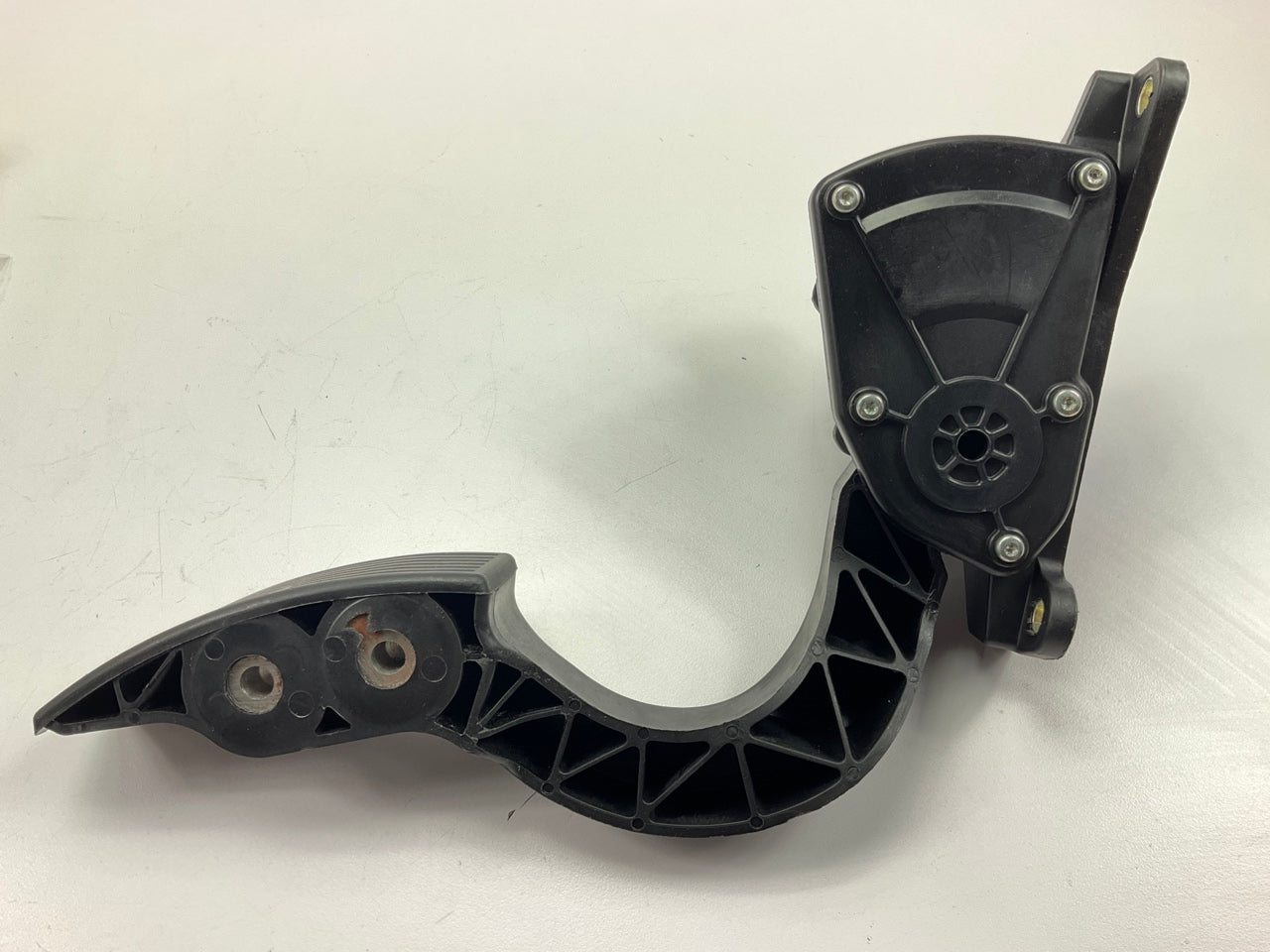 NEW Gas Throttle Pedal With Sensor OEM For 2006-2009 Hyundai Azera 327003L200-DS