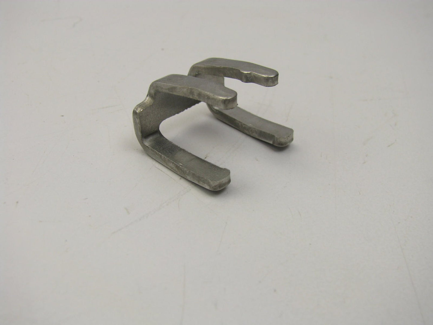 NEW GENUINE Fuel Injector Retainer Holder Clip OEM For Hyundai 353093C550