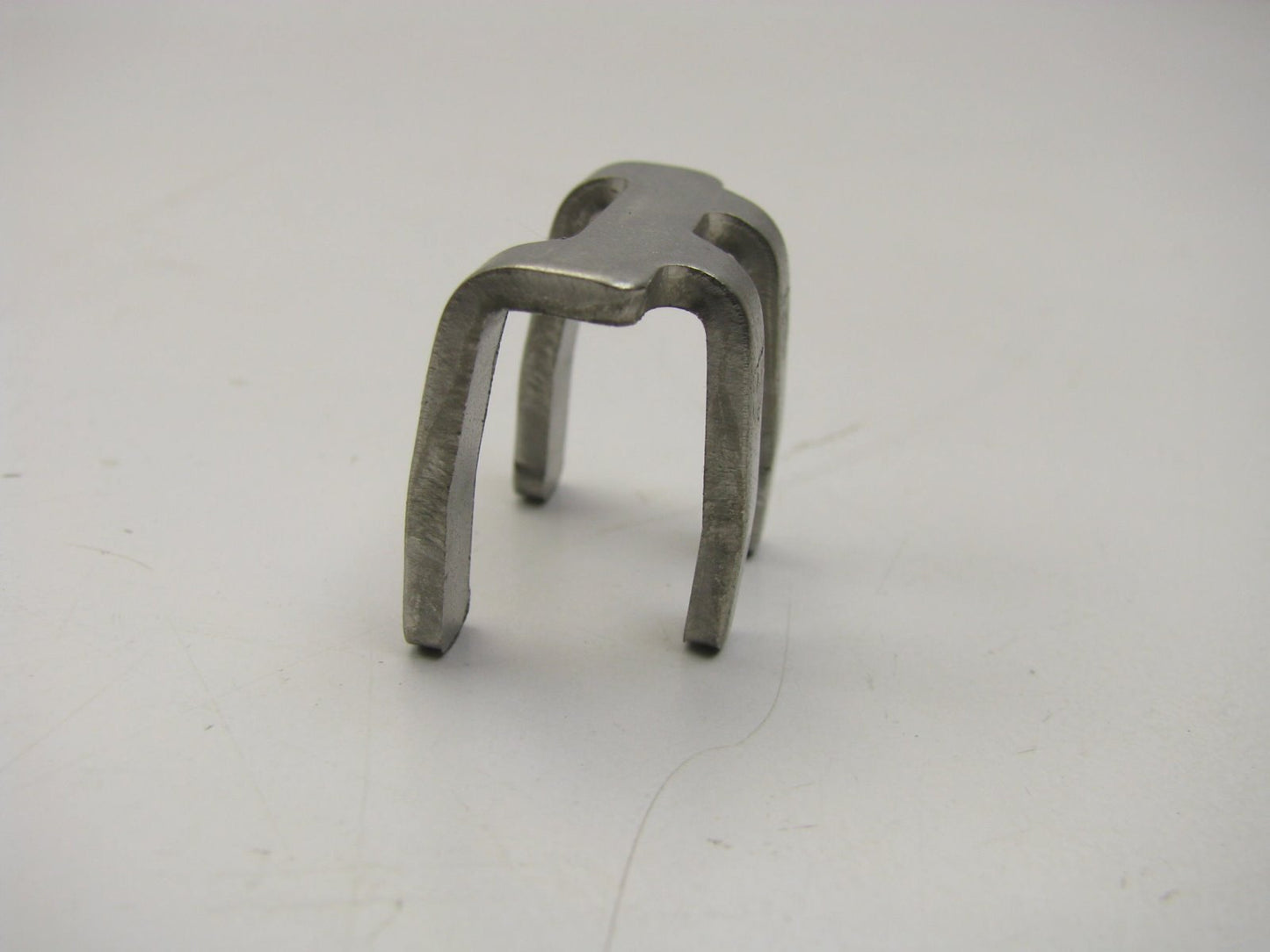 NEW GENUINE Fuel Injector Retainer Holder Clip OEM For Hyundai 353093C550