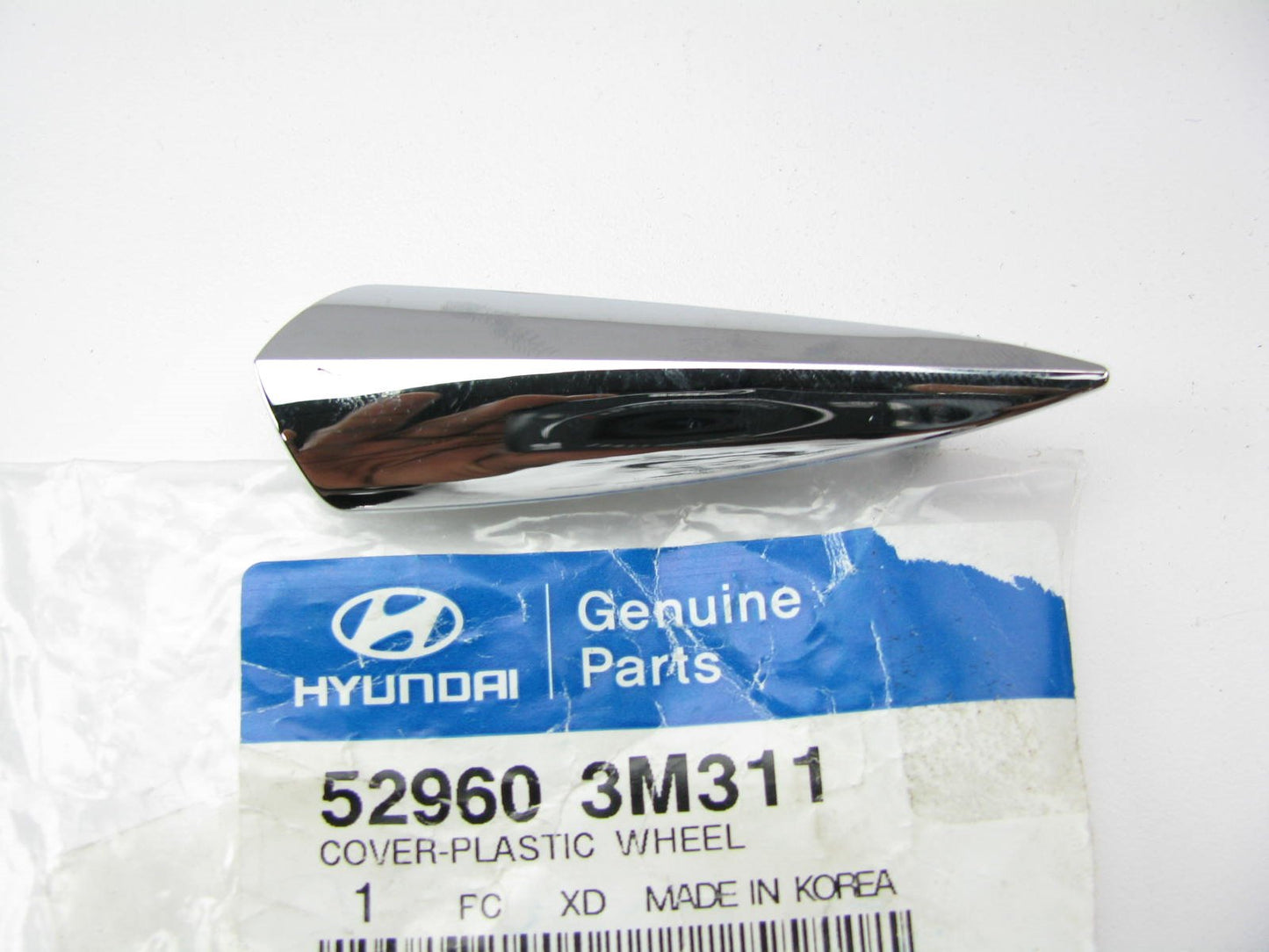 NEW GENUINE Plastic Wheel Trim Cover Cap Ornament OEM For 10-11 Genesis