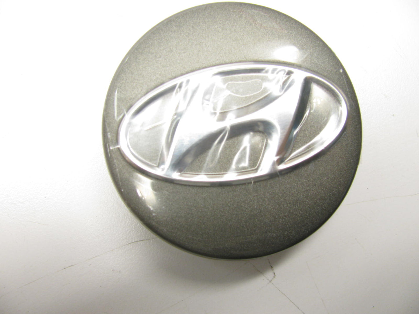 NEW - OEM 529603V200 Wheel Center Cap For Hyundai