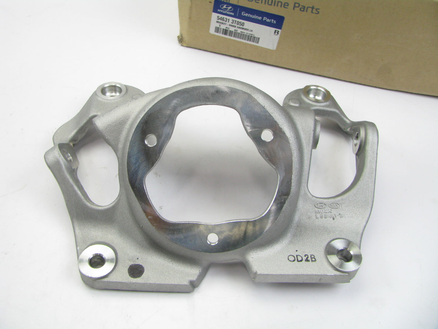 NEW GENUINE Left Shock Absorber Mounting Bracket OEM For Hyundai 546313T050