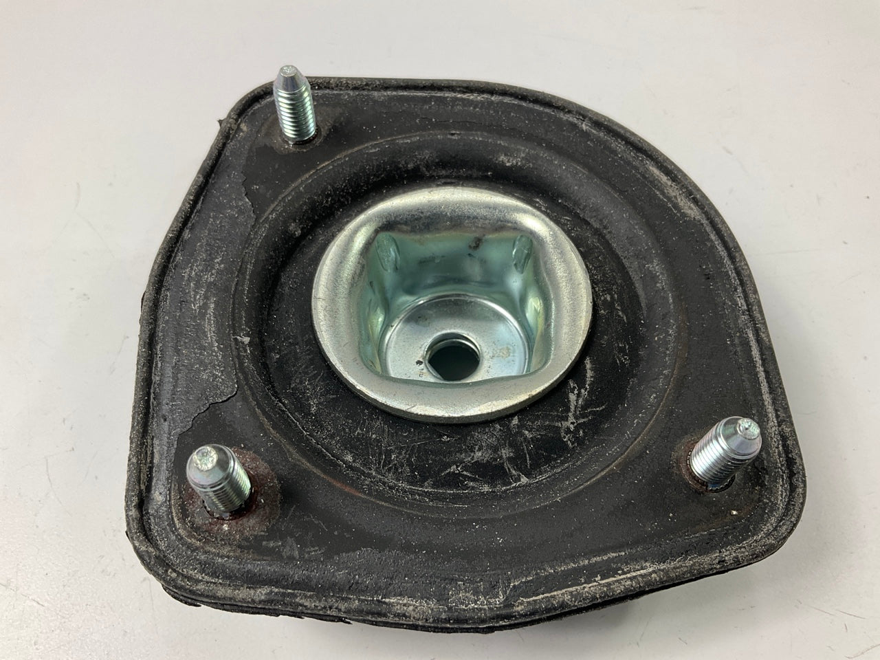 NEW Rear Right Upper Strut Mount Insulator OEM For Hyundai 5532029000