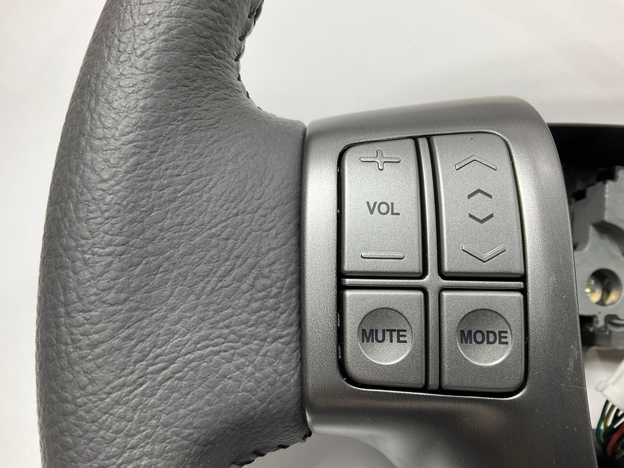 NEW Leather Steering Wheel W Remote Switches OEM For 07-11 Veracruz 561003J3009V