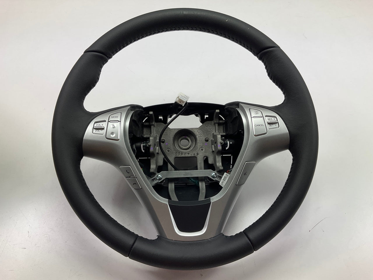 NEW - OEM 561102M2909P Leather Steering Wheel For 2010-2011 Genesis Coupe