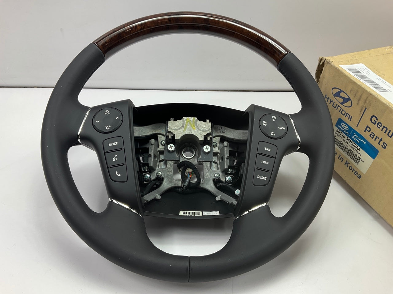 NEW Black Steering Wheel W/ Wood Grain & Switches OEM For 10-14 Genesis Coupe