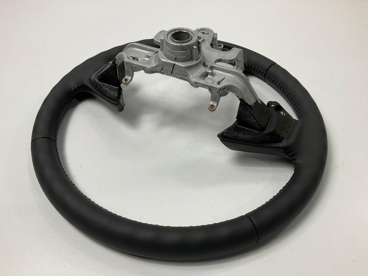 NEW Empty Steering Wheel Body OEM For 2011-2014 Hyundai Accent 561111R1039Y