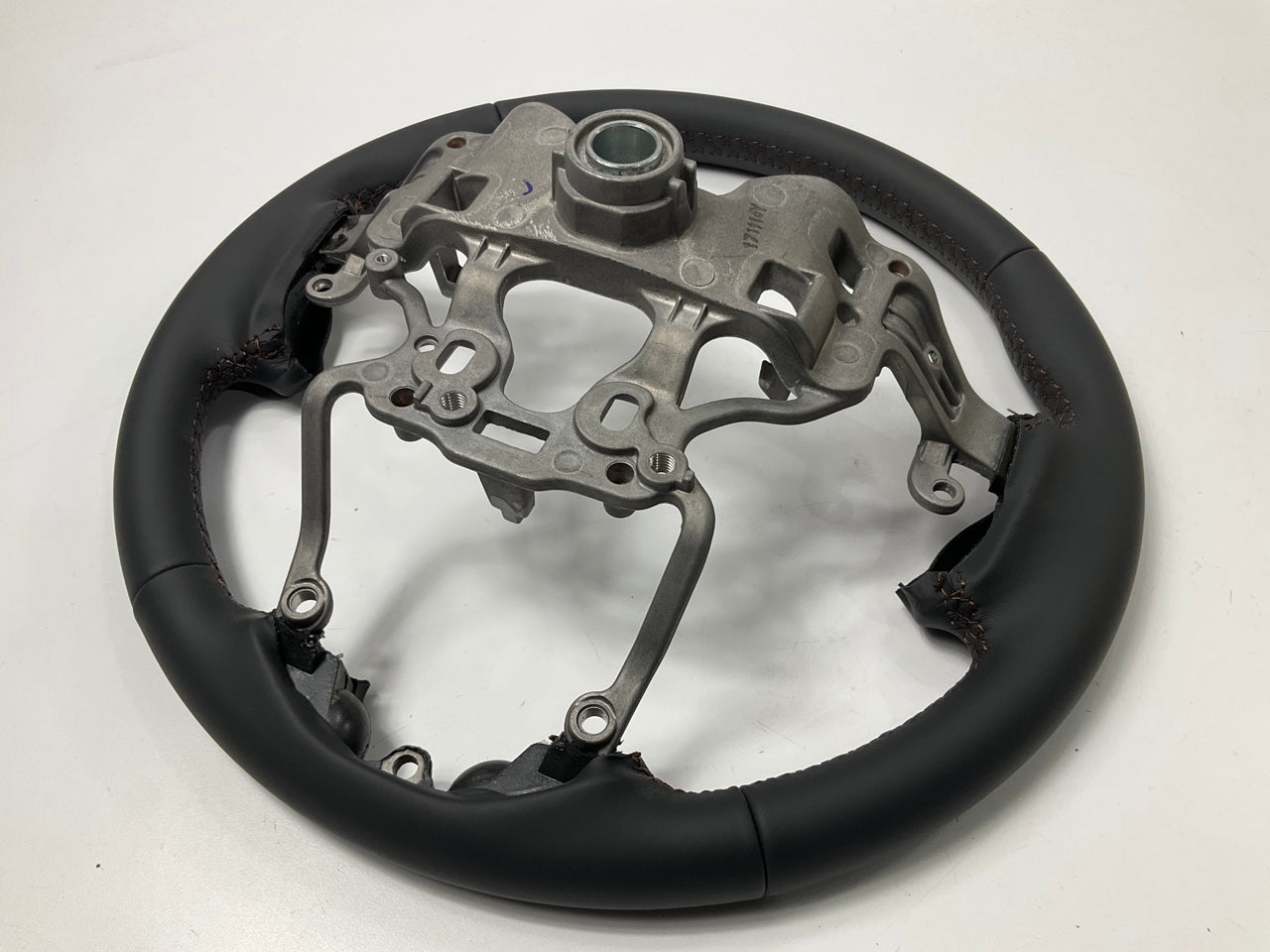 NEW Genuine Leather Steering Wheel Body OEM For 2013-2015 Hyundai Santa Fe