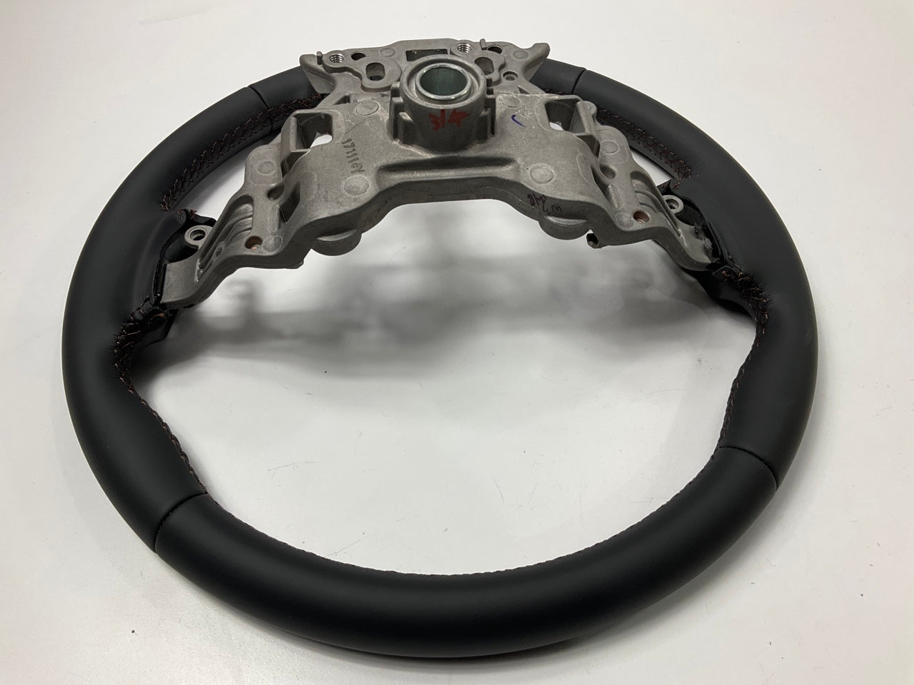 NEW Genuine Leather Steering Wheel Body OEM For 2013-2015 Hyundai Santa Fe