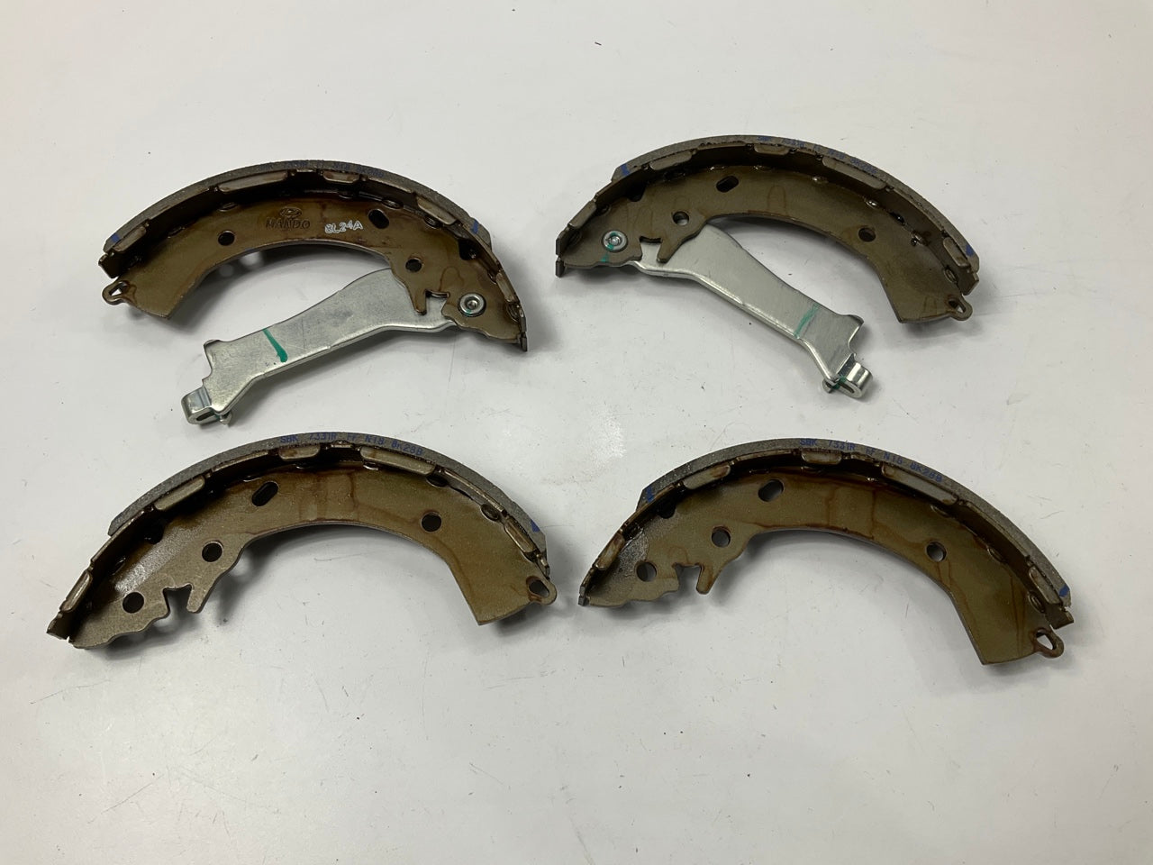 NEW GENUINE Rear Brake Shoes OEM For Hyundai 58350F3A00