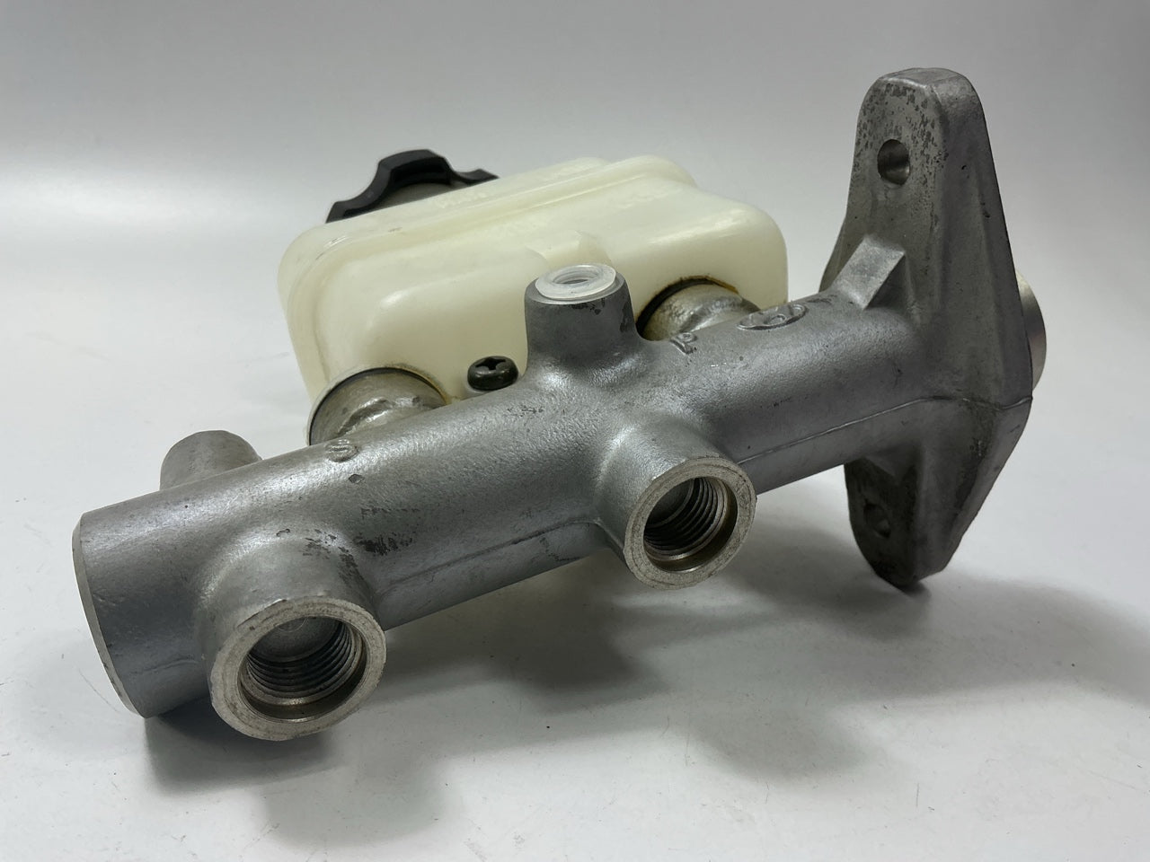 NEW GENUINE 5851038004 Brake Master Cylinder OEM For Hyundai W/ Reservoir