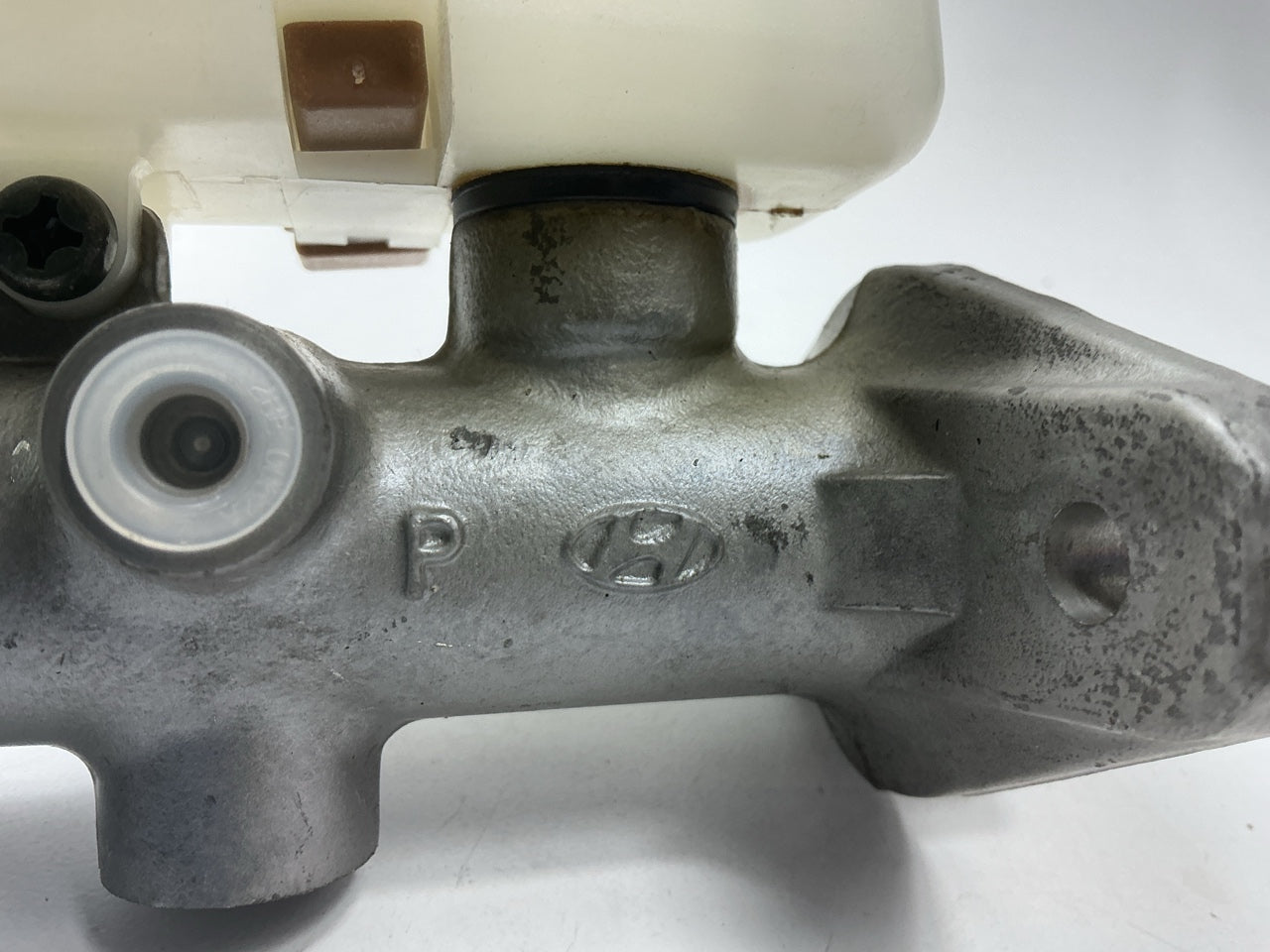 NEW GENUINE 5851038004 Brake Master Cylinder OEM For Hyundai W/ Reservoir