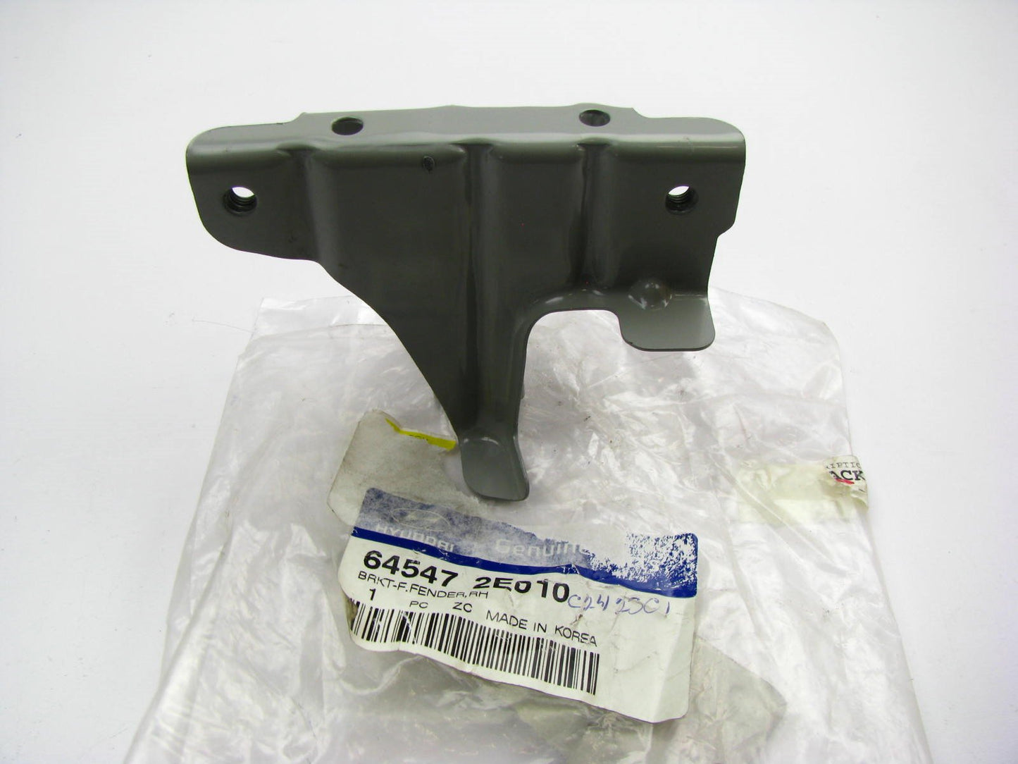 New OEM Right Side Fender Mounting Bracket For 07-09 Tucson 645472E010