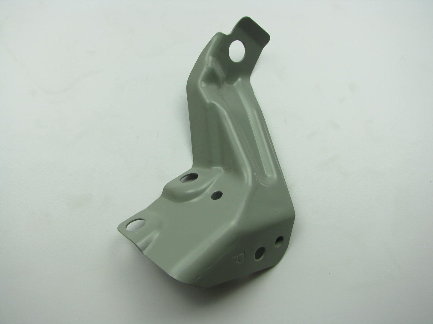 Right Passengers Side Fender Mounting Bracket OEM For 2012-13 Elantra 645873X000