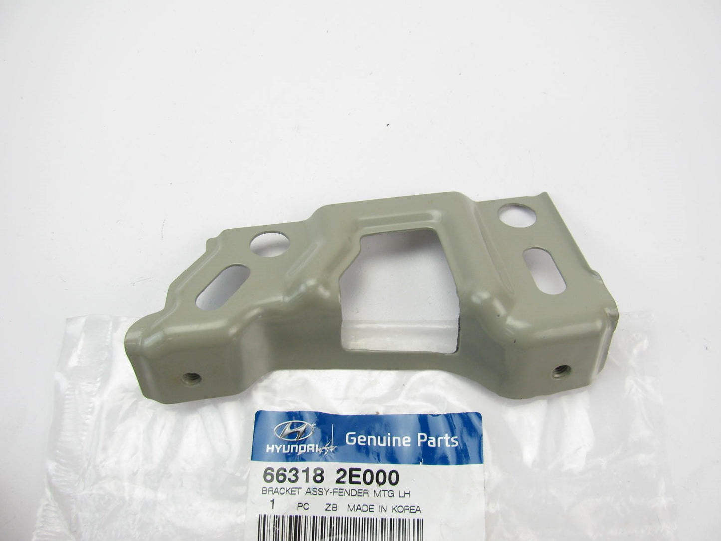 Left Drivers Side Fender Upper Bracket OEM For 2005-09 Tucson  663182E000